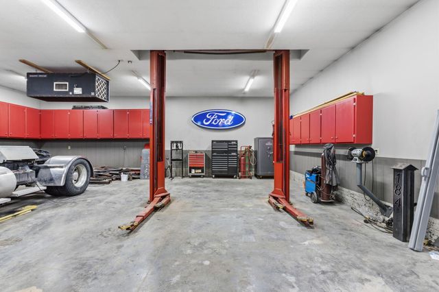 21085 ABBEY Road, Council Bluffs, IA 51503