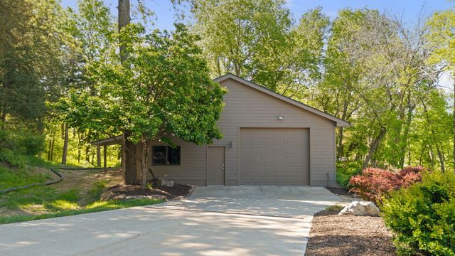 21085 ABBEY Road, Council Bluffs, IA 51503