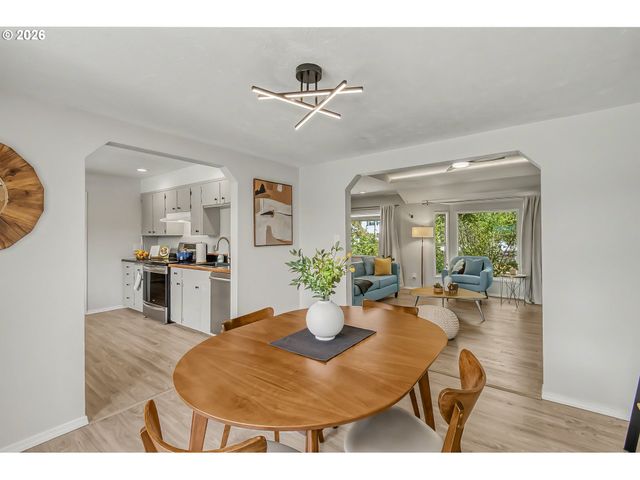 11808 Se TAYLOR St, Portland, OR 97216