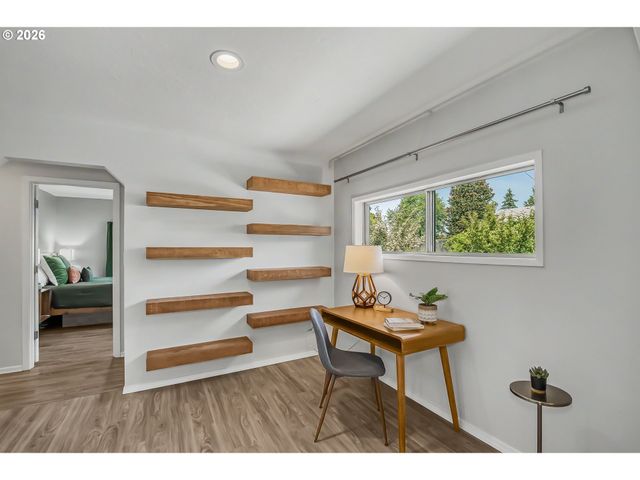 11808 Se TAYLOR St, Portland, OR 97216