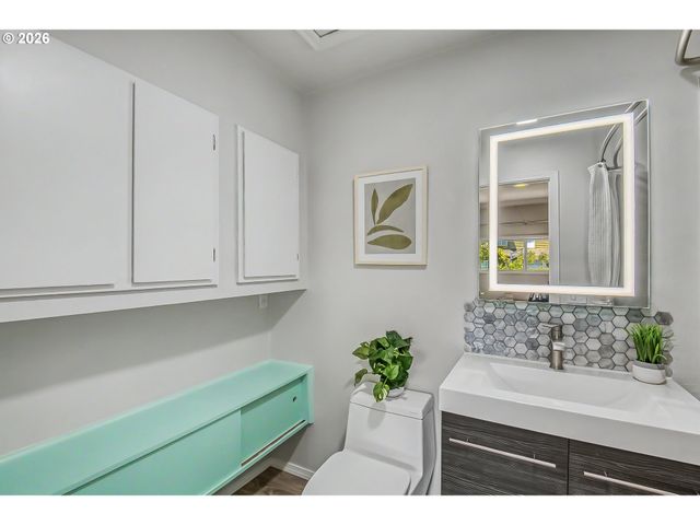 11808 Se TAYLOR St, Portland, OR 97216