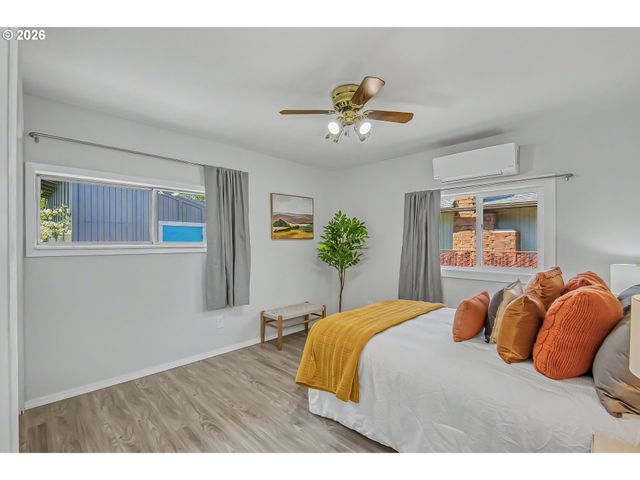 11808 Se TAYLOR St, Portland, OR 97216