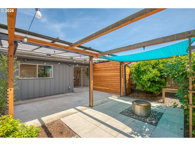 11808 Se TAYLOR St, Portland, OR 97216