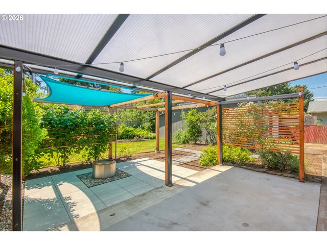 11808 Se TAYLOR St, Portland, OR 97216