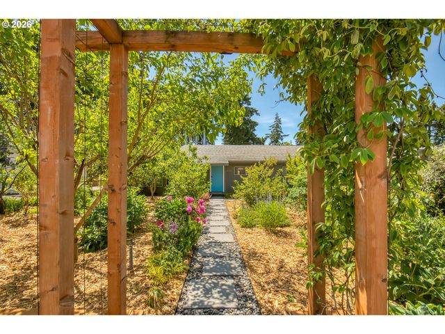 11808 Se TAYLOR St, Portland, OR 97216