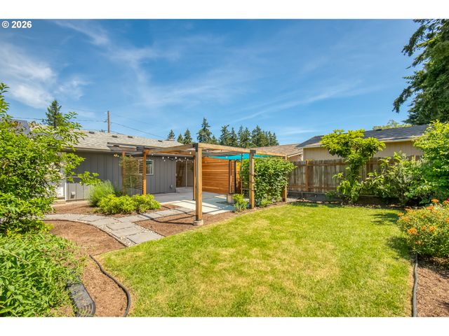 11808 Se TAYLOR St, Portland, OR 97216