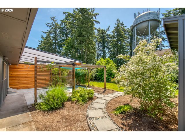 11808 Se TAYLOR St, Portland, OR 97216