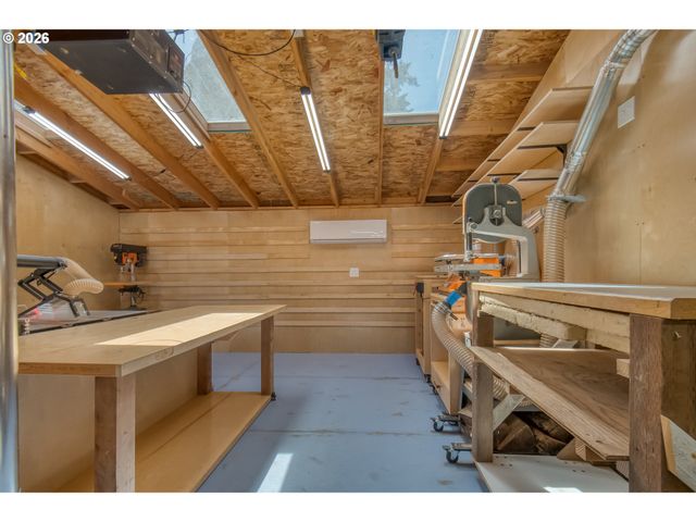11808 Se TAYLOR St, Portland, OR 97216