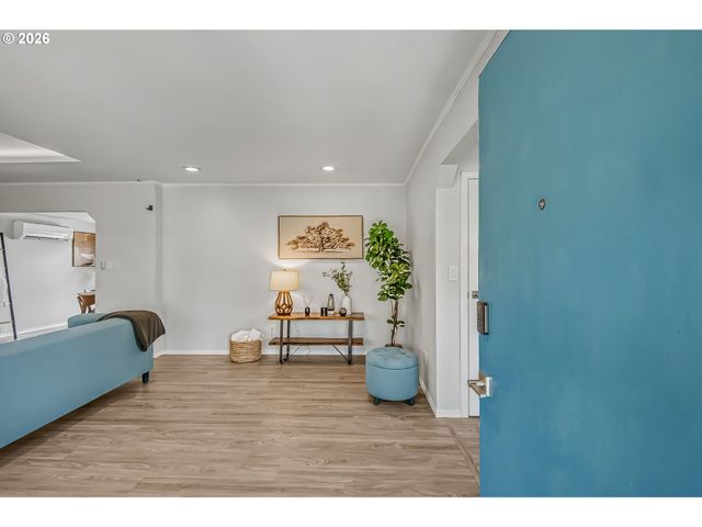 11808 Se TAYLOR St, Portland, OR 97216