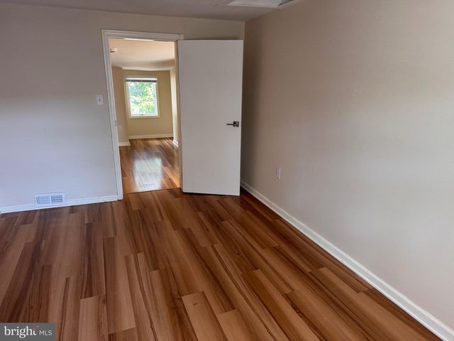 17 WEST ST, Bordentown, NJ 08505