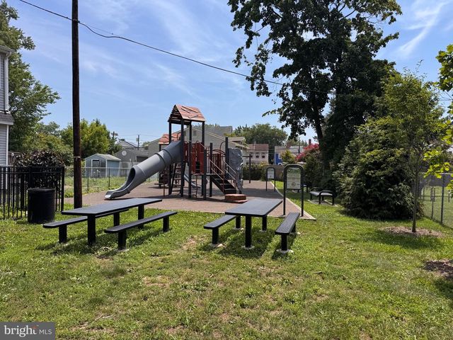 17 WEST ST, Bordentown, NJ 08505