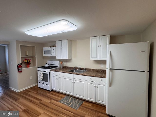 17 WEST ST, Bordentown, NJ 08505
