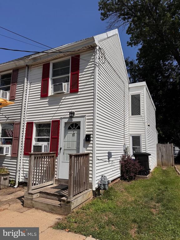 17 WEST ST, Bordentown, NJ 08505