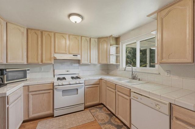 1957 Clover way, Escondido, CA 92026