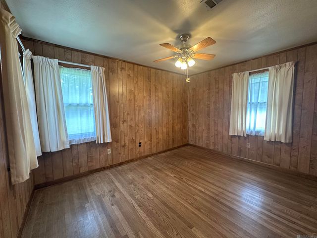 6313 Kleinpeter Rd, Baton Rouge, LA 70811