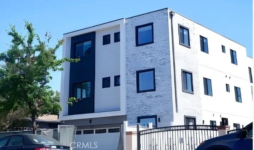 3020 S Normandie Street, Los Angeles, CA 90007