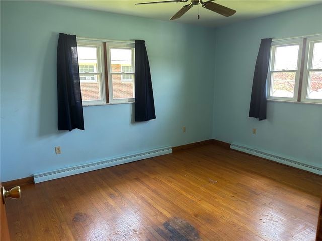 541 Morningstar Dr, Ellwood City, PA 16117