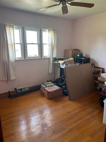 541 Morningstar Dr, Ellwood City, PA 16117