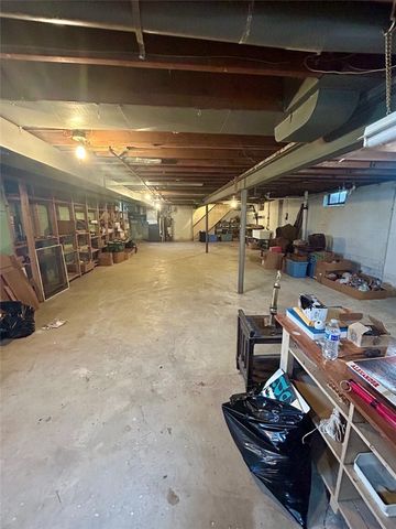 541 Morningstar Dr, Ellwood City, PA 16117
