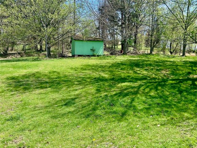 541 Morningstar Dr, Ellwood City, PA 16117