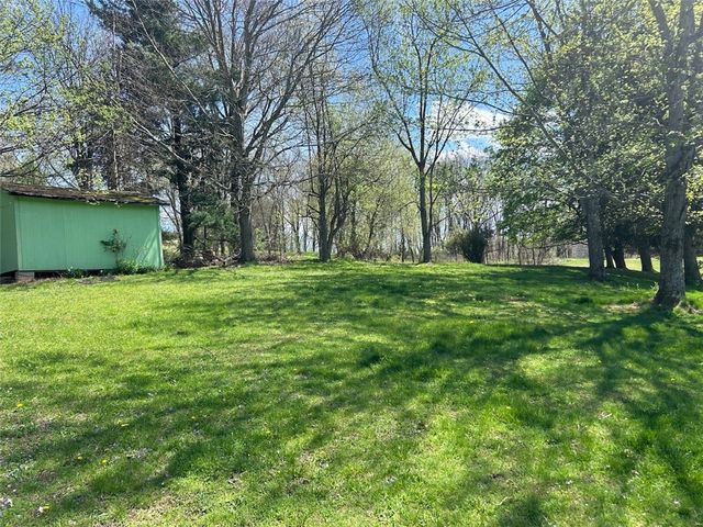 541 Morningstar Dr, Ellwood City, PA 16117