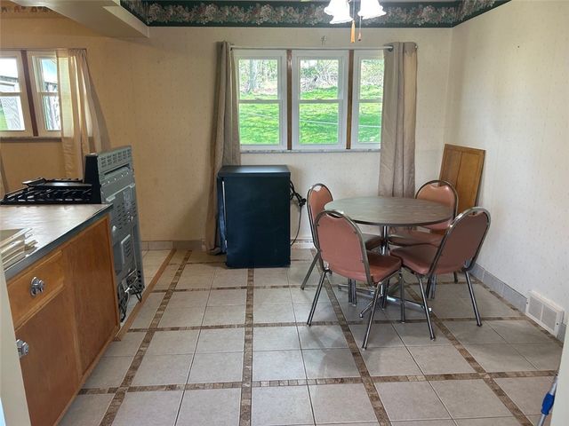 541 Morningstar Dr, Ellwood City, PA 16117