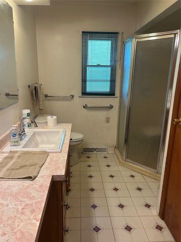 541 Morningstar Dr, Ellwood City, PA 16117