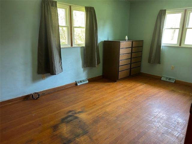 541 Morningstar Dr, Ellwood City, PA 16117