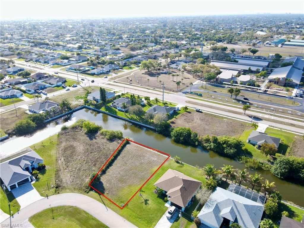 Image 10 of property listing at 2102 SW 15 TER, Cape Coral, FL 33991