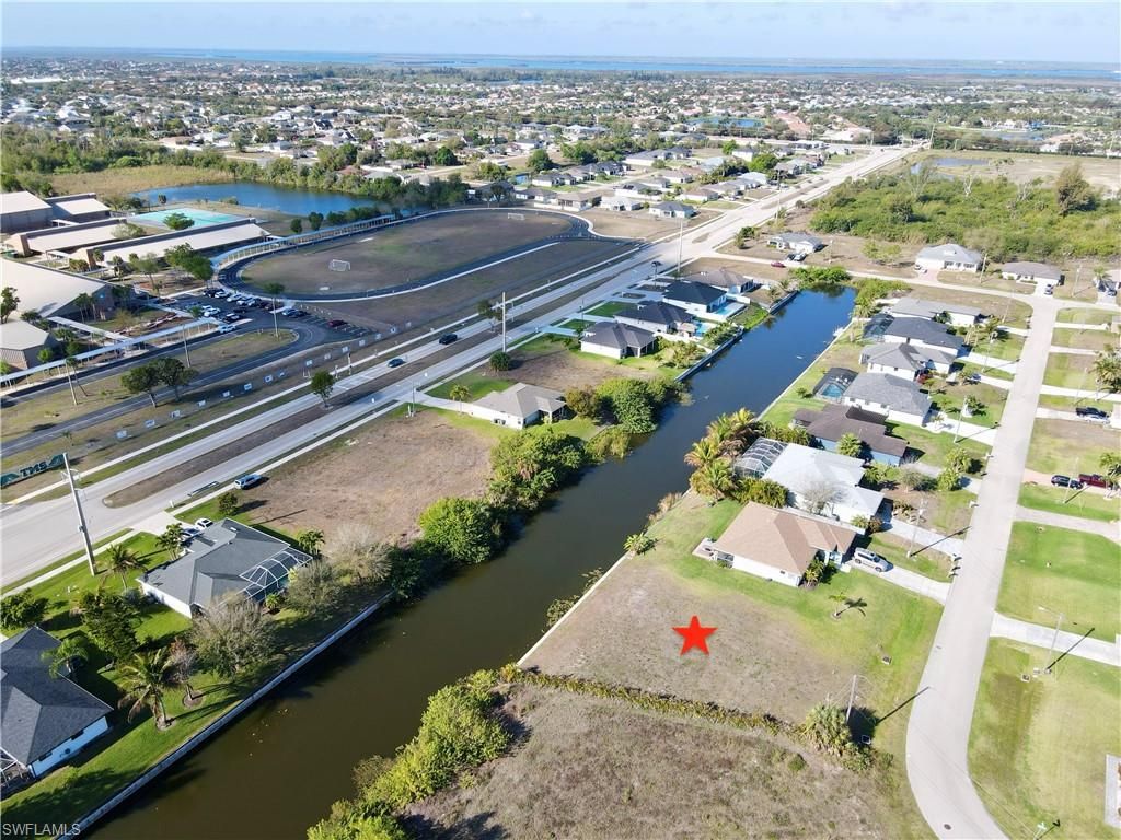 Image 11 of property listing at 2102 SW 15 TER, Cape Coral, FL 33991