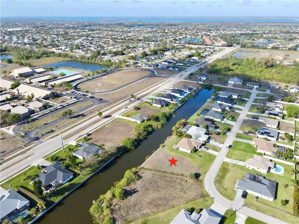 Image 12 of property listing at 2102 SW 15 TER, Cape Coral, FL 33991