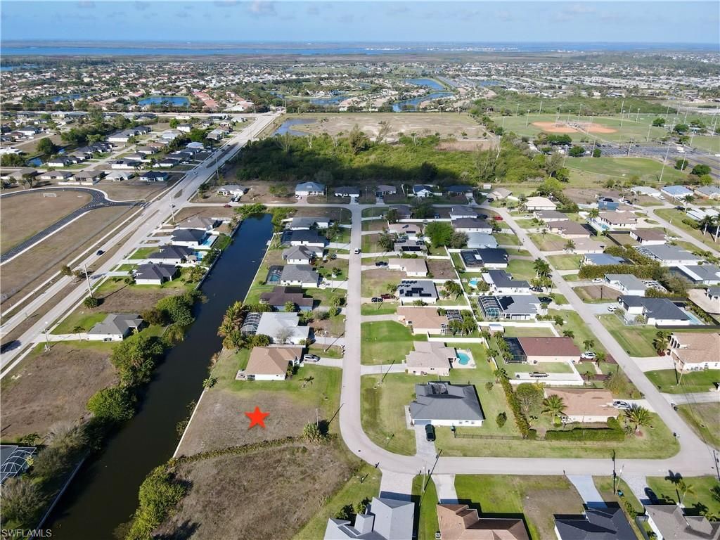 Image 13 of property listing at 2102 SW 15 TER, Cape Coral, FL 33991