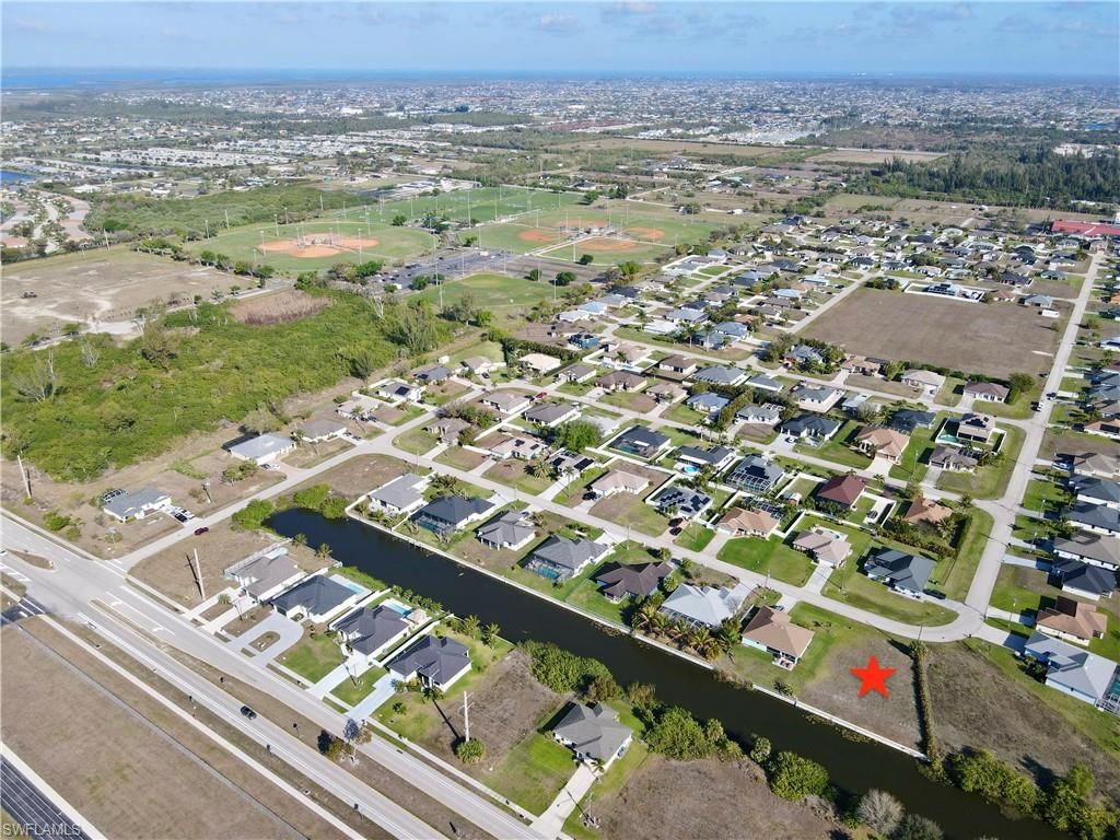 Image 5 of property listing at 2102 SW 15 TER, Cape Coral, FL 33991