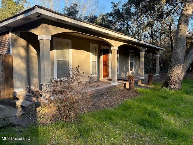 520 Pine Street, Ocean Springs, MS 39564