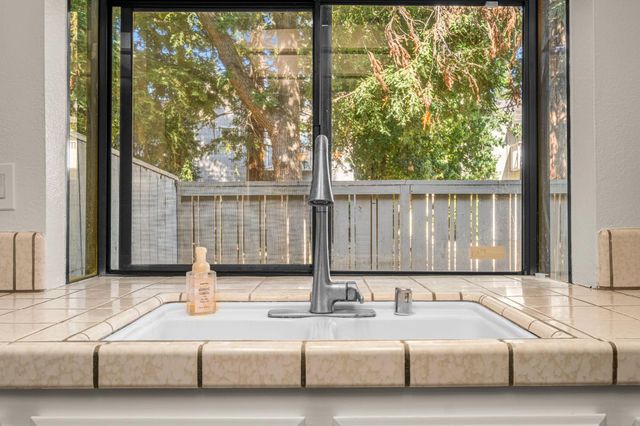 7835 Windsor Ln, Citrus Heights, CA 95610
