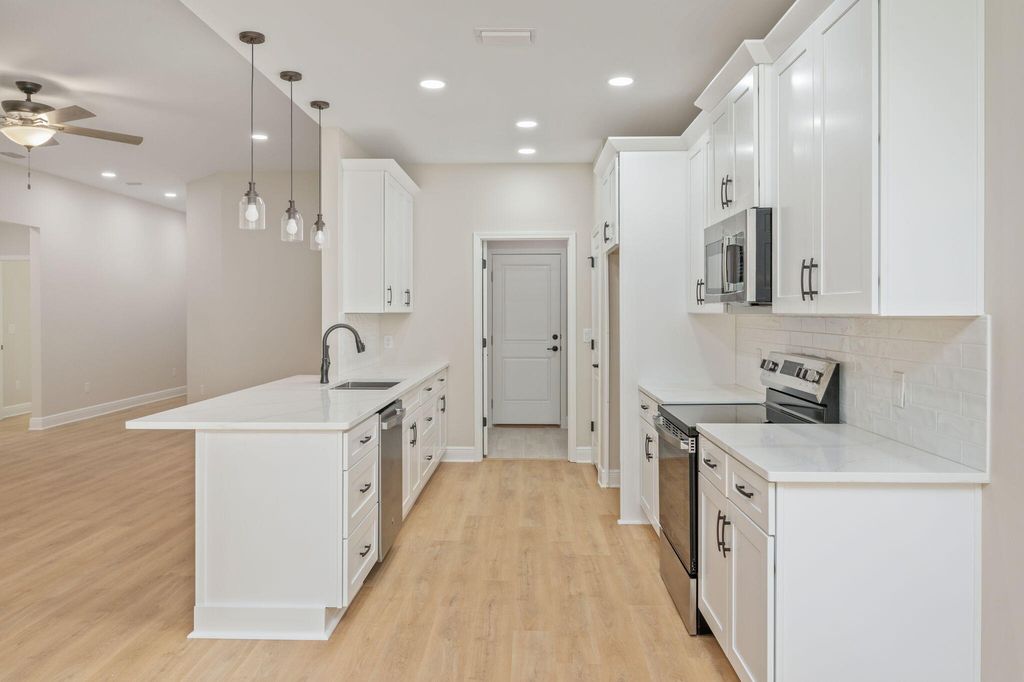 Image 11 of property listing at 703A Brock Avenue, Crestview, FL 32539