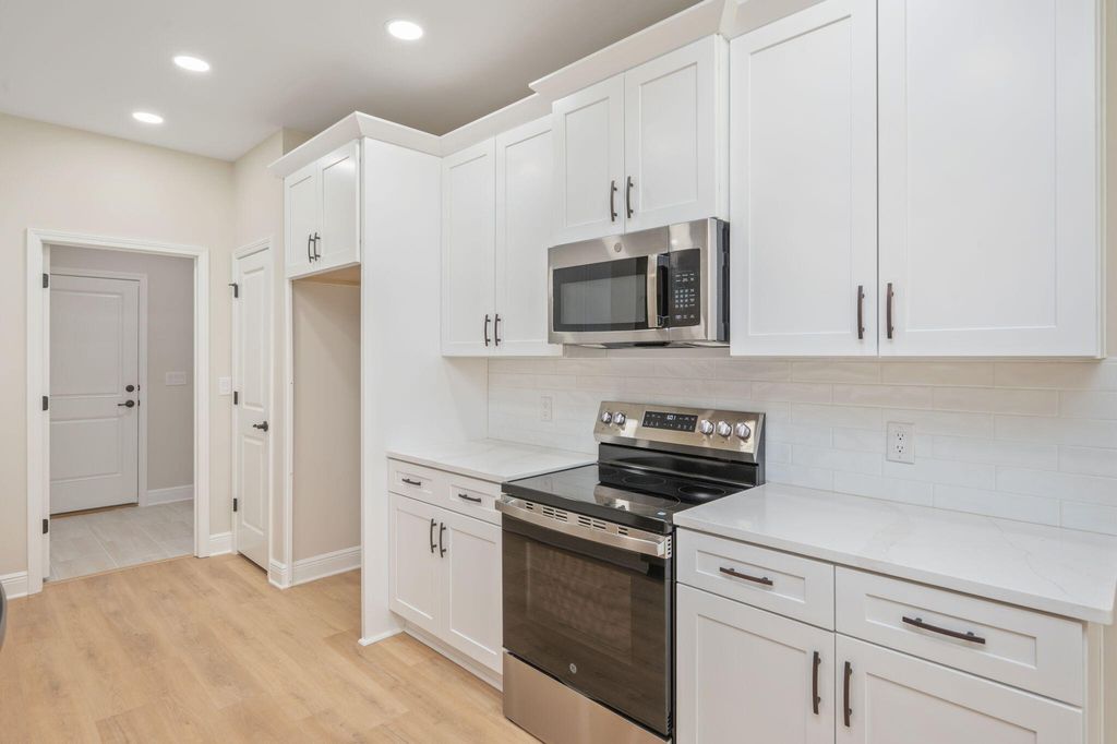 Image 13 of property listing at 703A Brock Avenue, Crestview, FL 32539