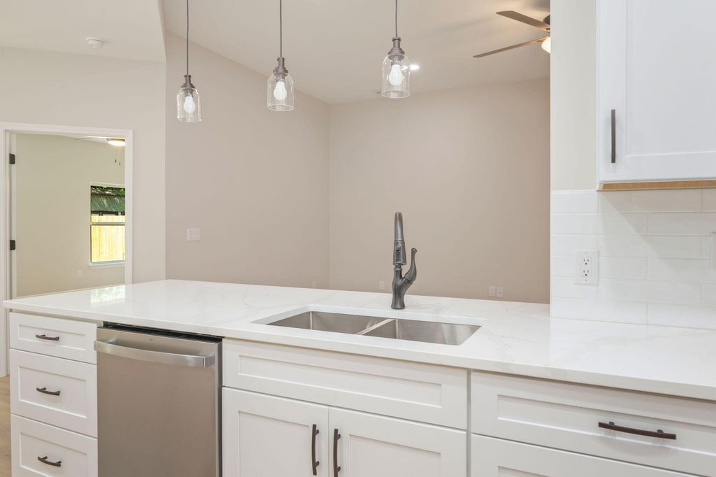 Image 14 of property listing at 703A Brock Avenue, Crestview, FL 32539
