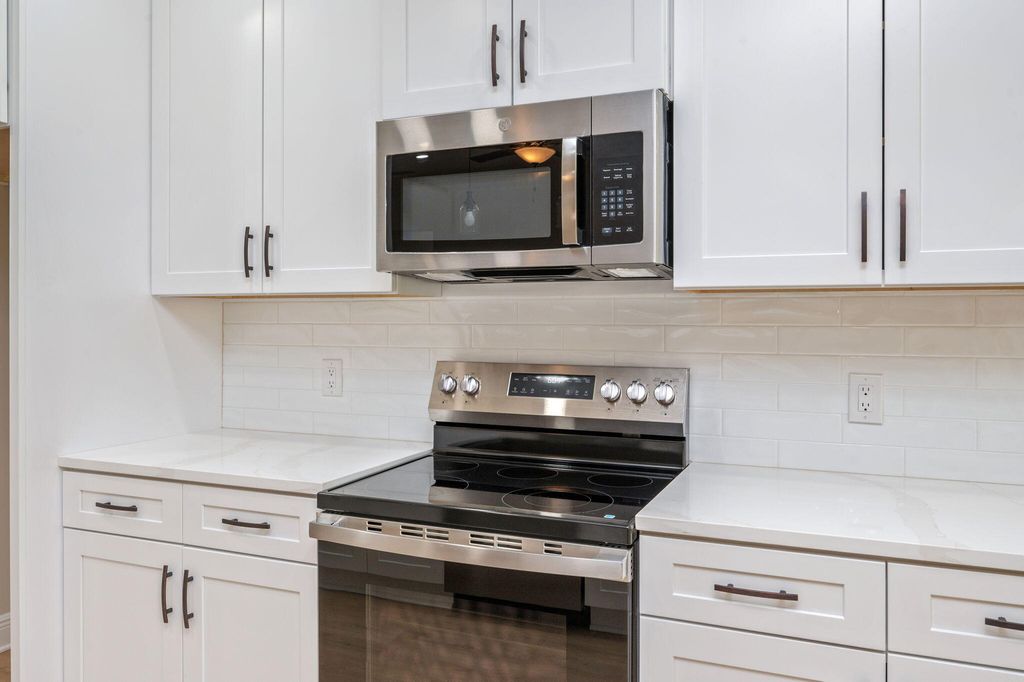 Image 15 of property listing at 703A Brock Avenue, Crestview, FL 32539