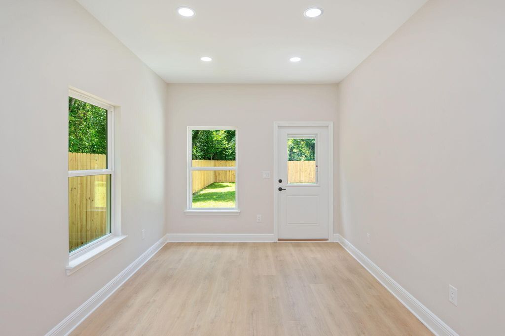 Image 16 of property listing at 703A Brock Avenue, Crestview, FL 32539
