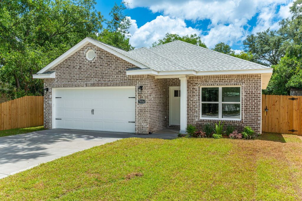 Image 2 of property listing at 703A Brock Avenue, Crestview, FL 32539