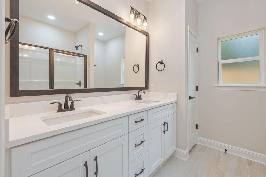 Image 20 of property listing at 703A Brock Avenue, Crestview, FL 32539