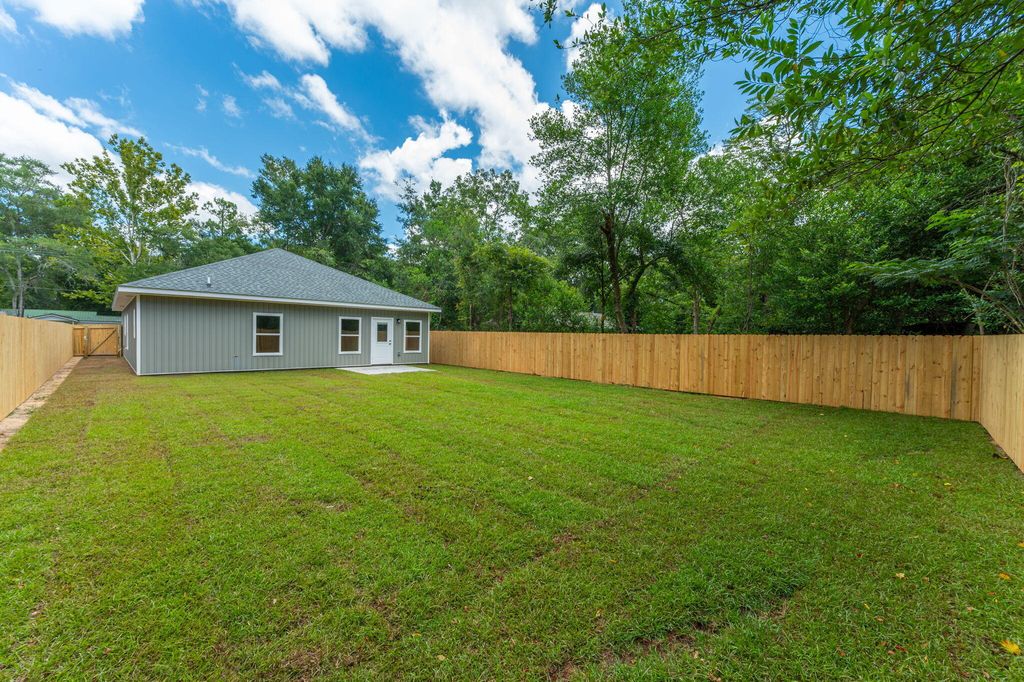 Image 35 of property listing at 703A Brock Avenue, Crestview, FL 32539