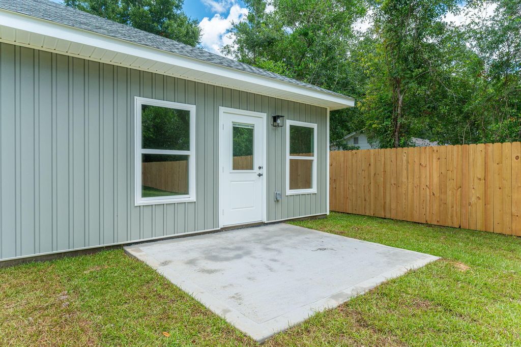 Image 37 of property listing at 703A Brock Avenue, Crestview, FL 32539