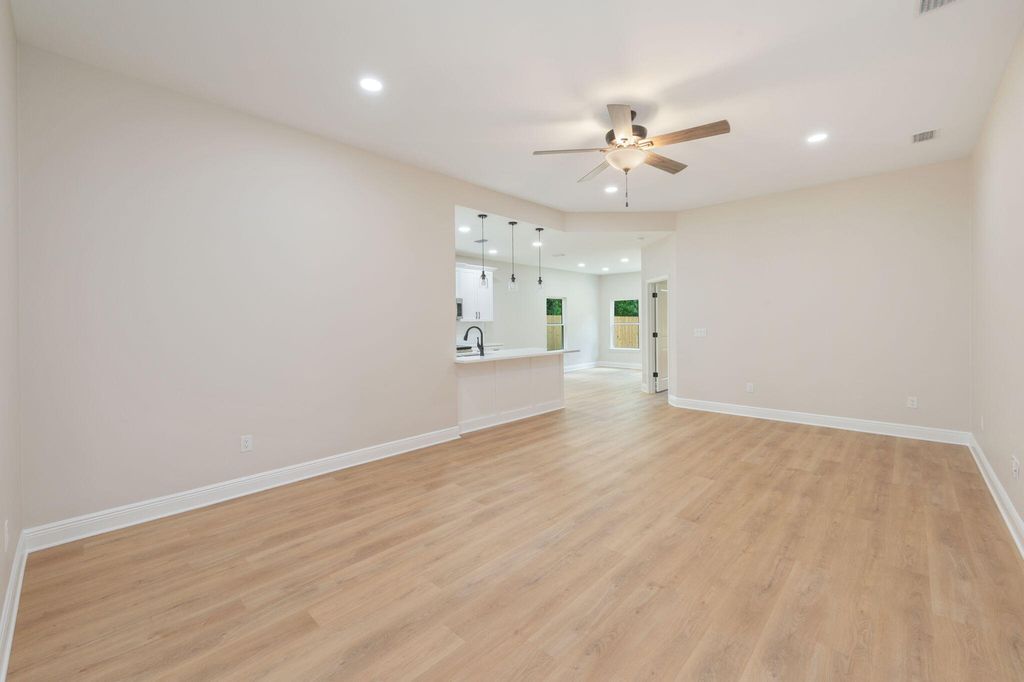 Image 6 of property listing at 703A Brock Avenue, Crestview, FL 32539