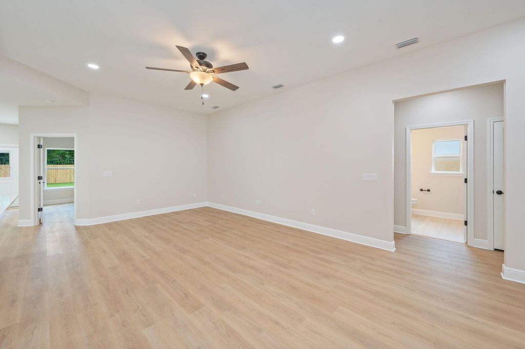 Image 7 of property listing at 703A Brock Avenue, Crestview, FL 32539