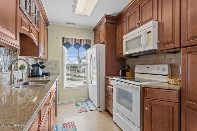 215 E Ft Macon Road, Atlantic Beach, NC 28512