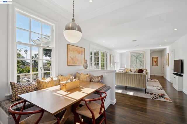 1121 BAY STREET, Alameda, CA 94501