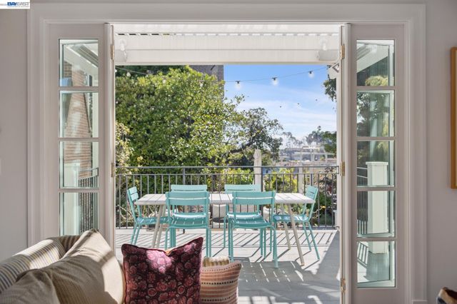 1121 BAY STREET, Alameda, CA 94501