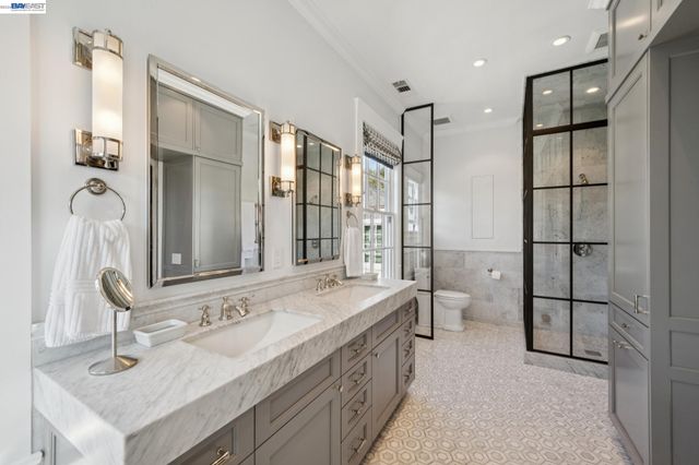1121 BAY STREET, Alameda, CA 94501